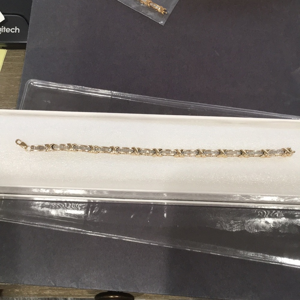 10KT YG, 2 CT Real Diamond baguette bracelet